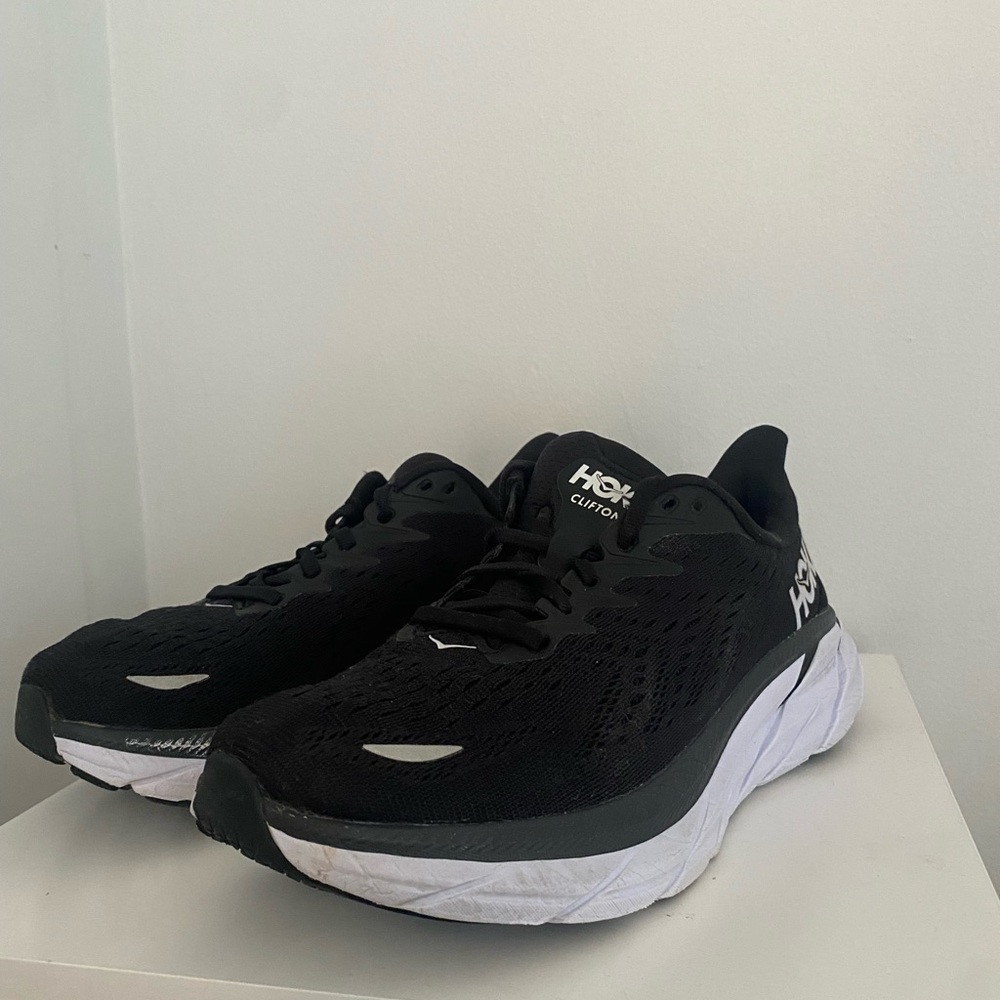 HOKA One One Women’s Clifton 8 - Size 6.5